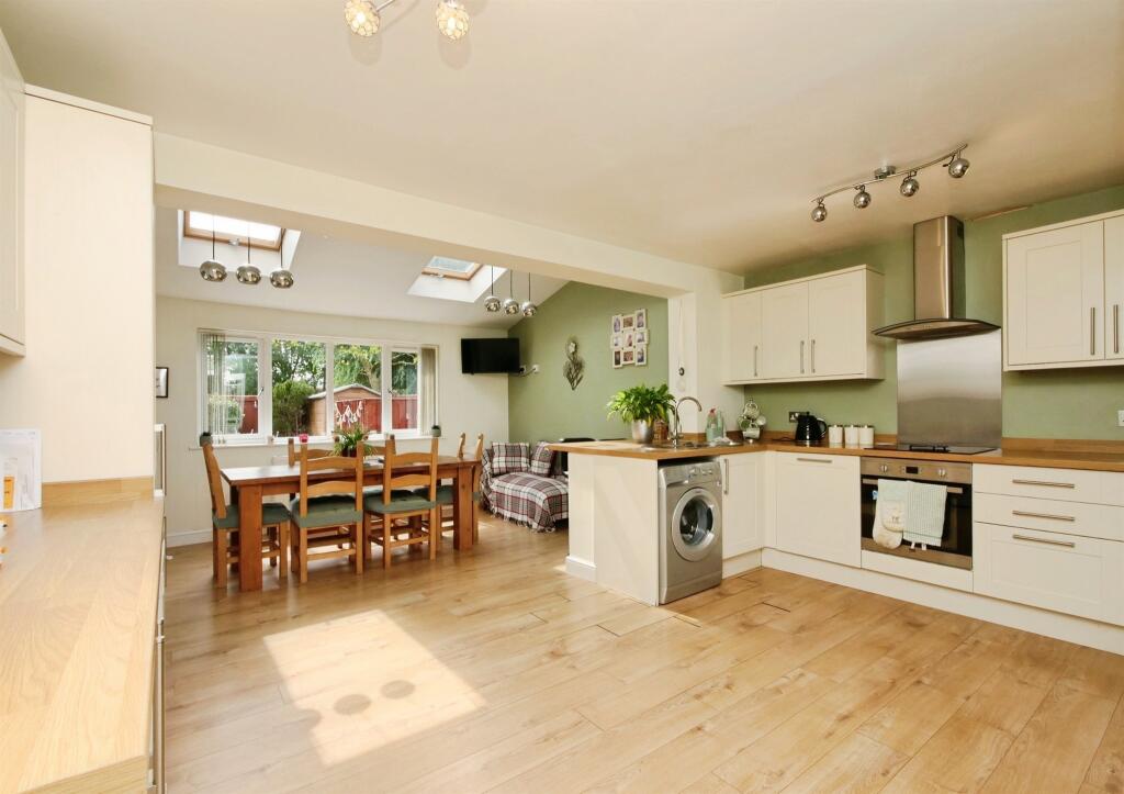 House in Full Sutton - More