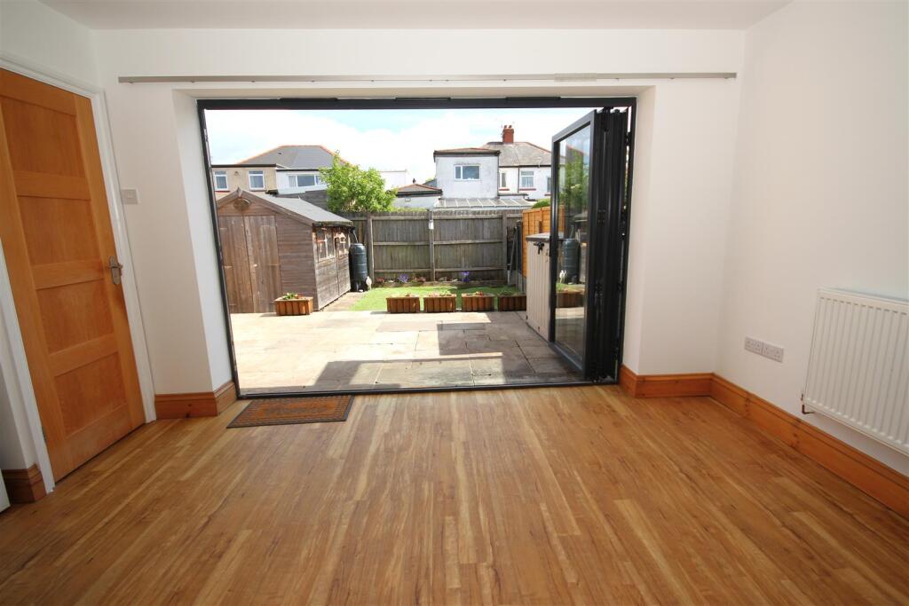 13, Durlston Close, Cardiff photo 3