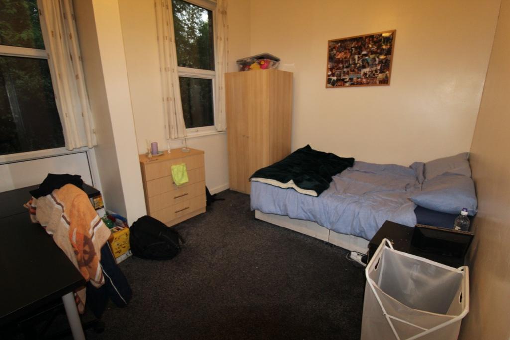House in Leeds, West Yorkshire - View 5