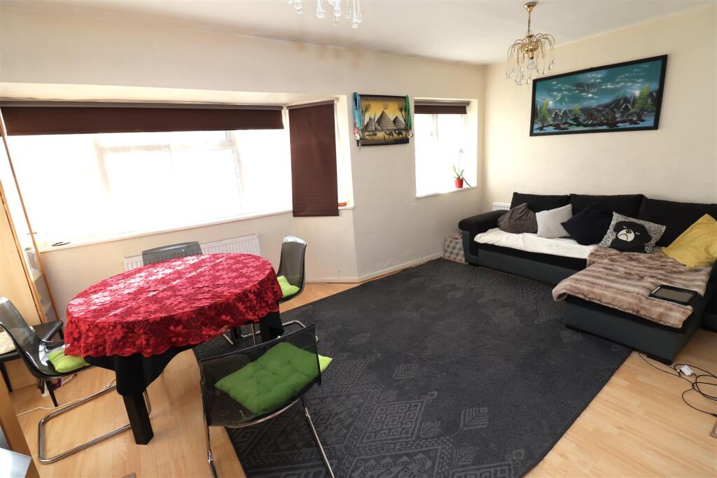 Apartment in London, London Borough of Brent - View 5