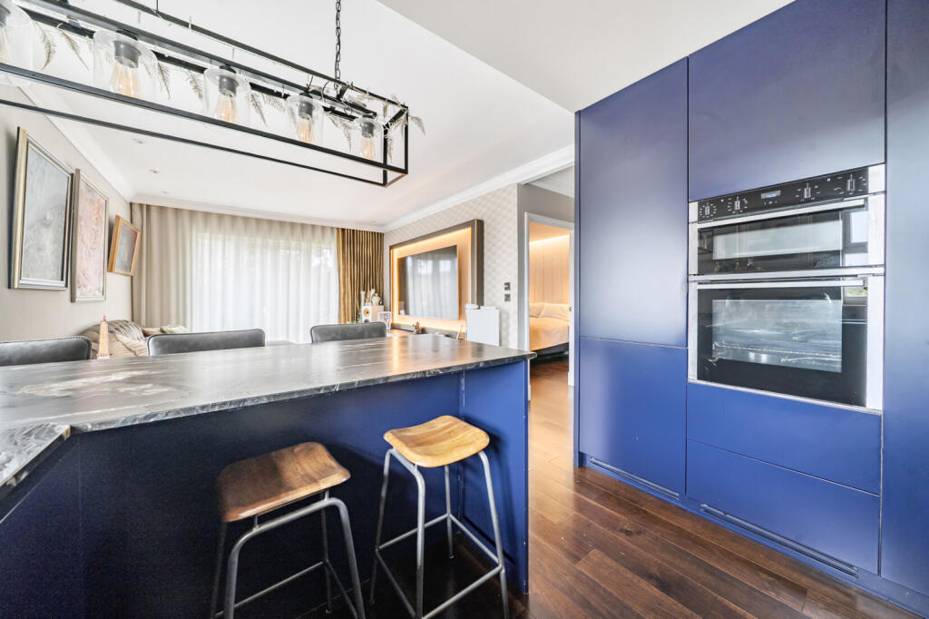 Apartment in Newbury, West Berkshire - View 5