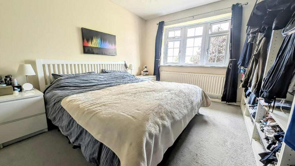 House in East Hampshire, Bordon, Whitehill - More