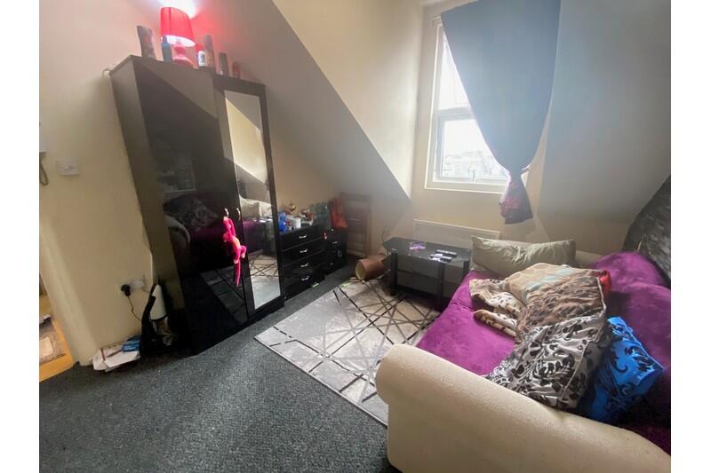 Main image of property: Castlehill Parade, West Ealing, W13