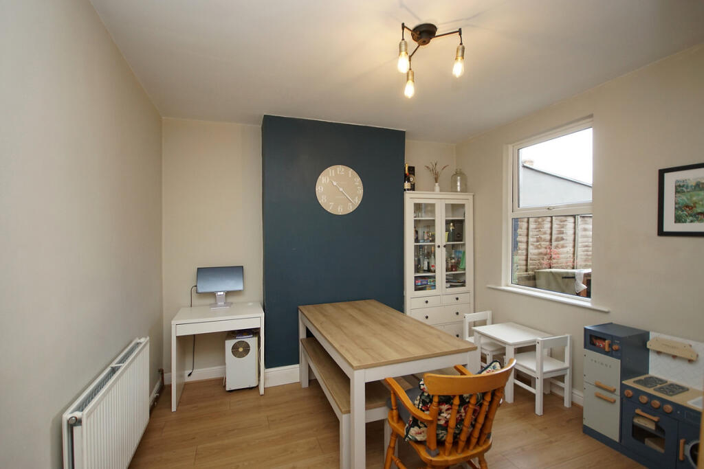 House in Gloucester - View 5