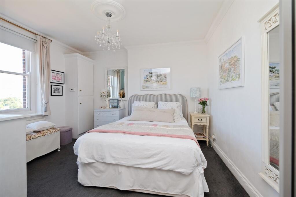 Apartment in Canterbury - More