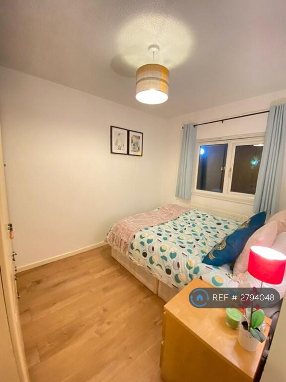 3 bedroom semi-detached house for rent