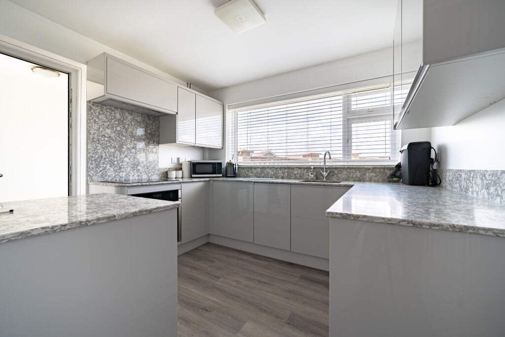 Wordsworth Drive, Eastbourne photo 2