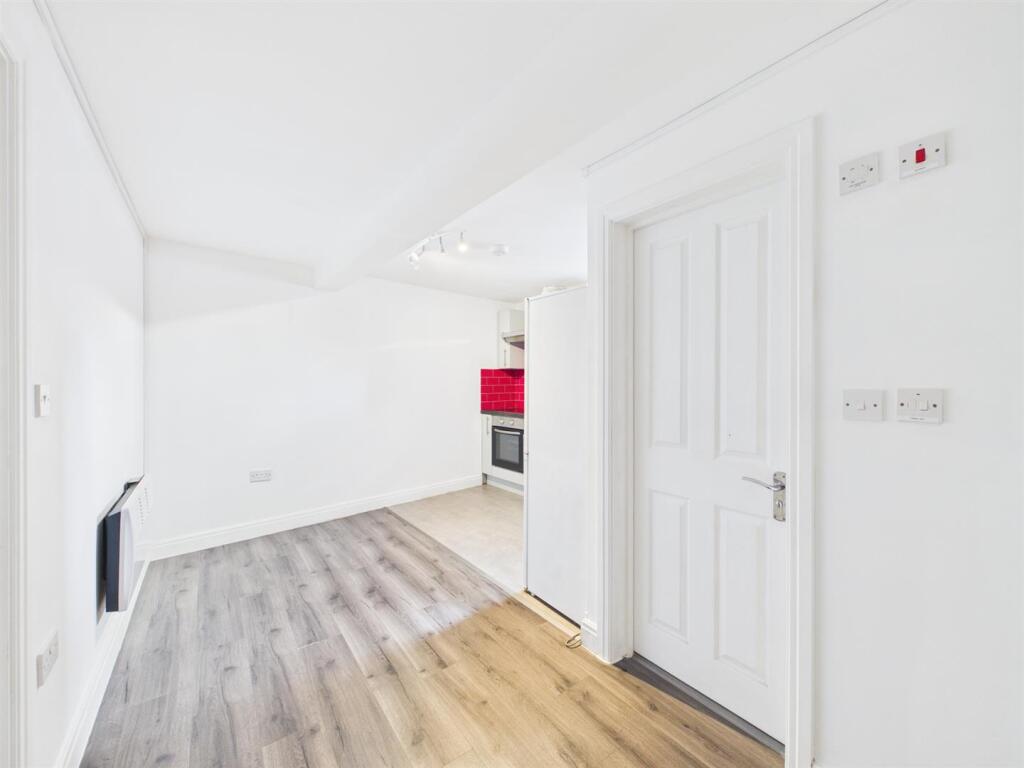 Apartment in Leicester - View 3