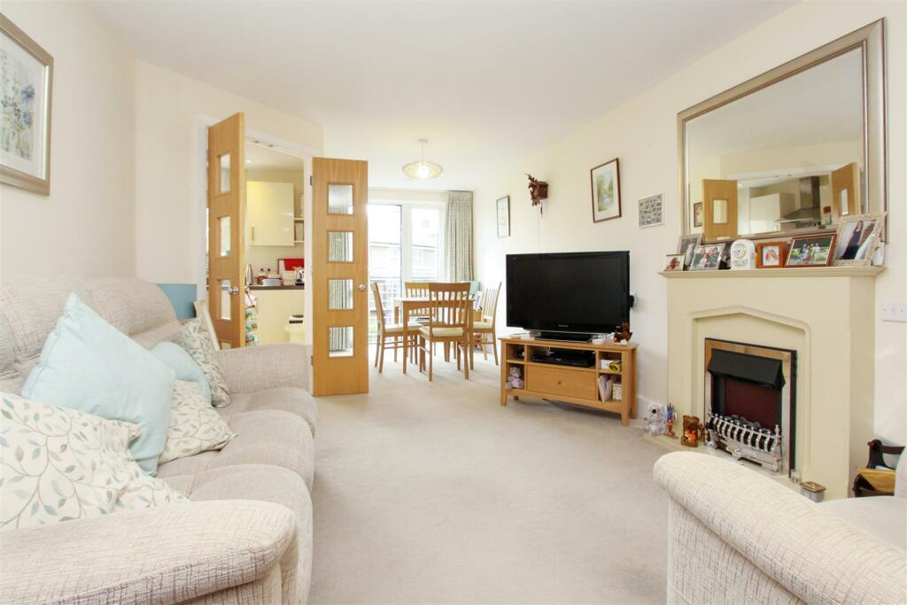 Lysander House, Ickenham, UB10 photo 2