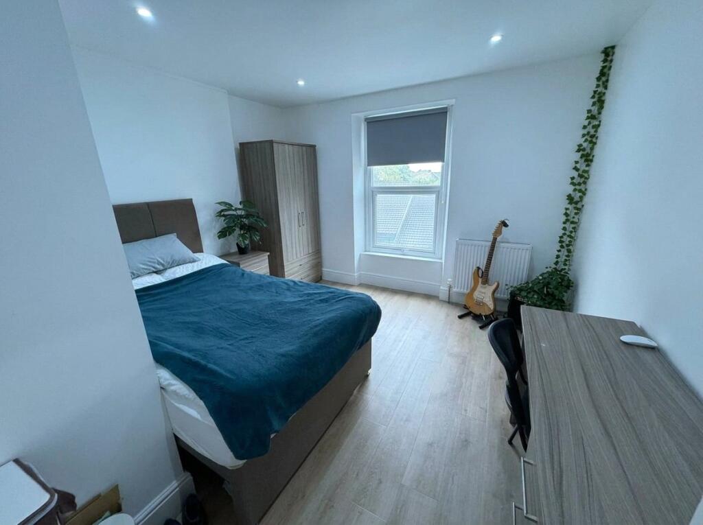 Apartment in Bristol, Cotham - View 5