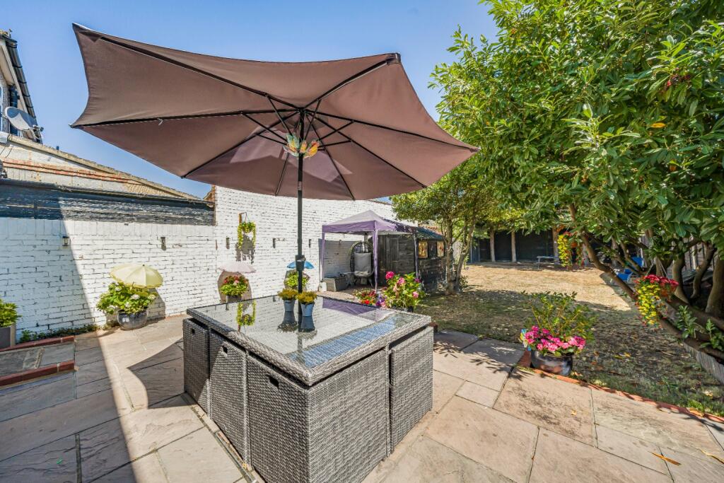 House in Spelthorne, Surrey - More