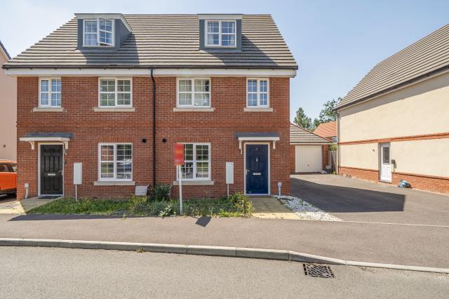 House in Spencers Wood, Ryeish Green, Shinfield - View 6