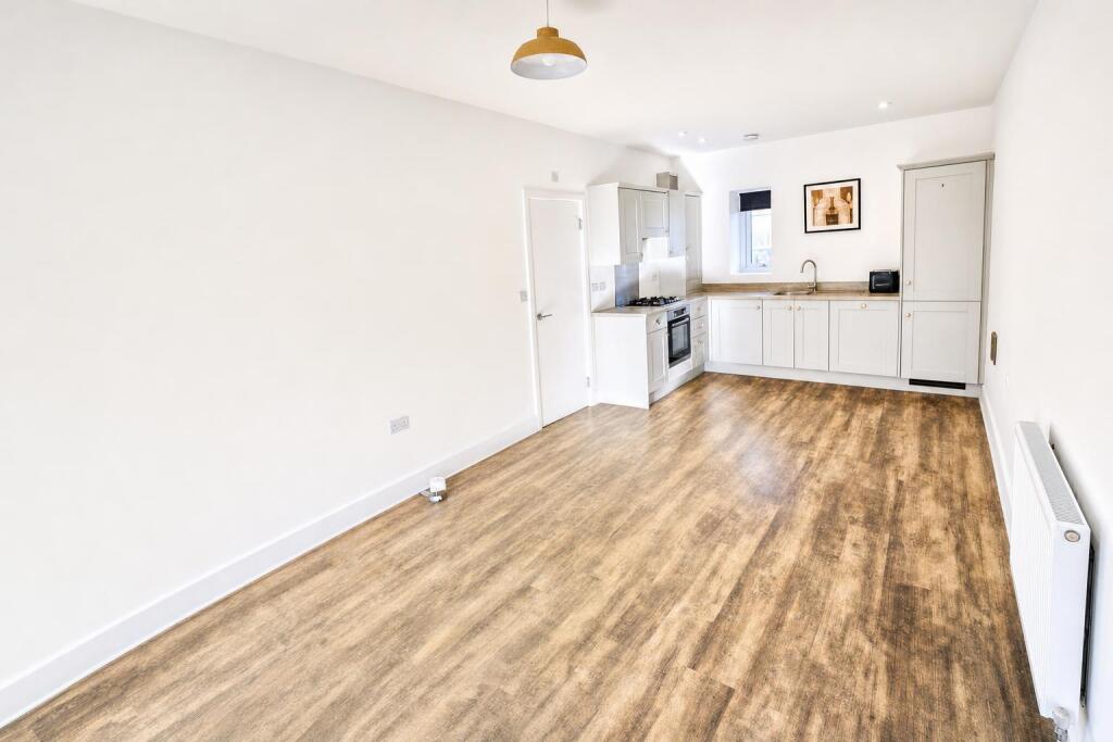 Apartment in Chelmsford - View 4