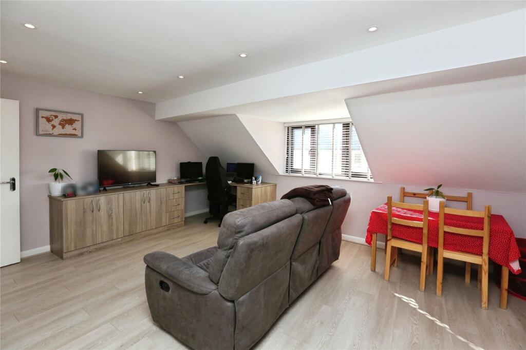 Apartment in Eastleigh, Fryern, Chandler's Ford - More