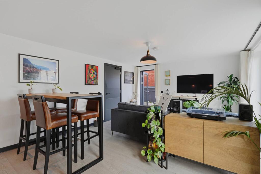 Apartment in Edinburgh, Lorne, Leith Central - More