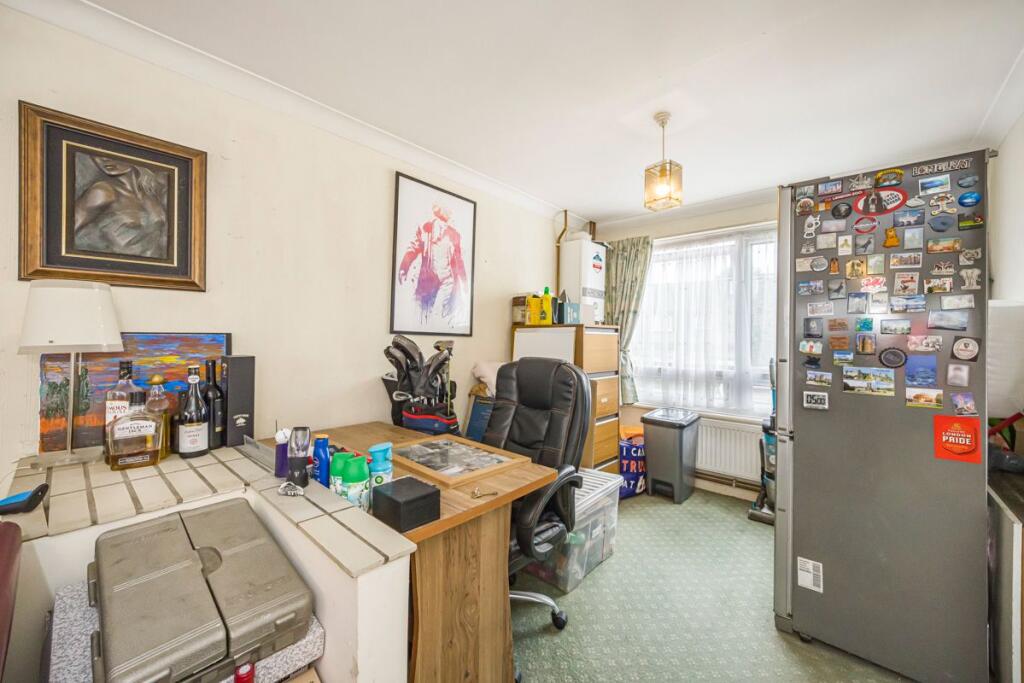 Apartment in Romford - More