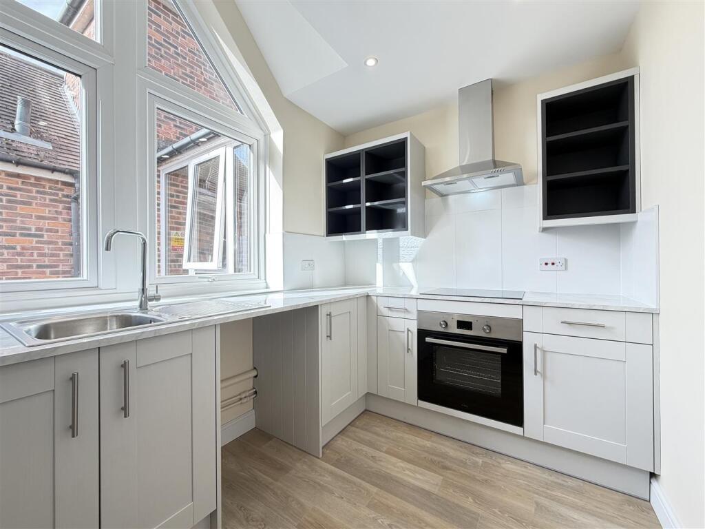 12, Westbury Court, Emscote Road, Warwick photo 4
