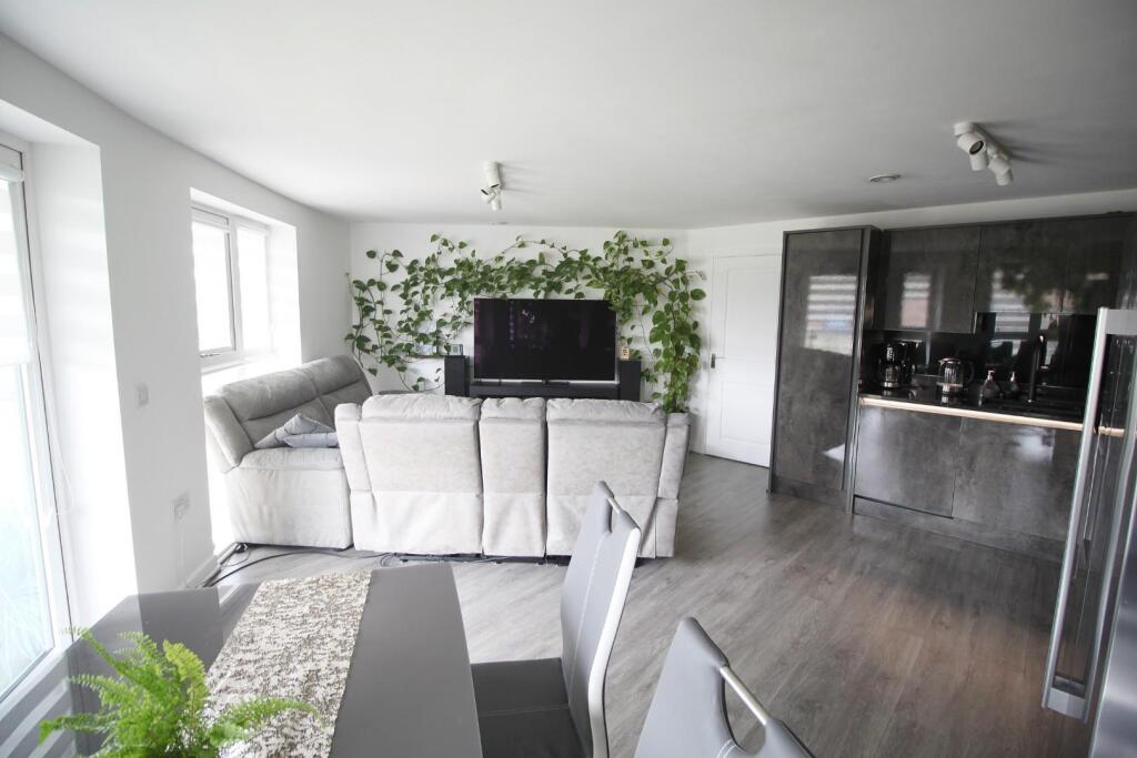 Apartment in Southampton - View 5