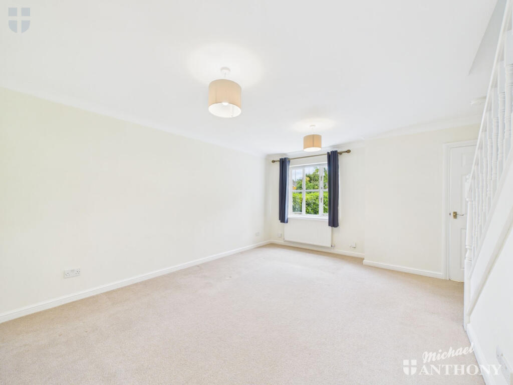 Redwood Drive, Aylesbury photo 3