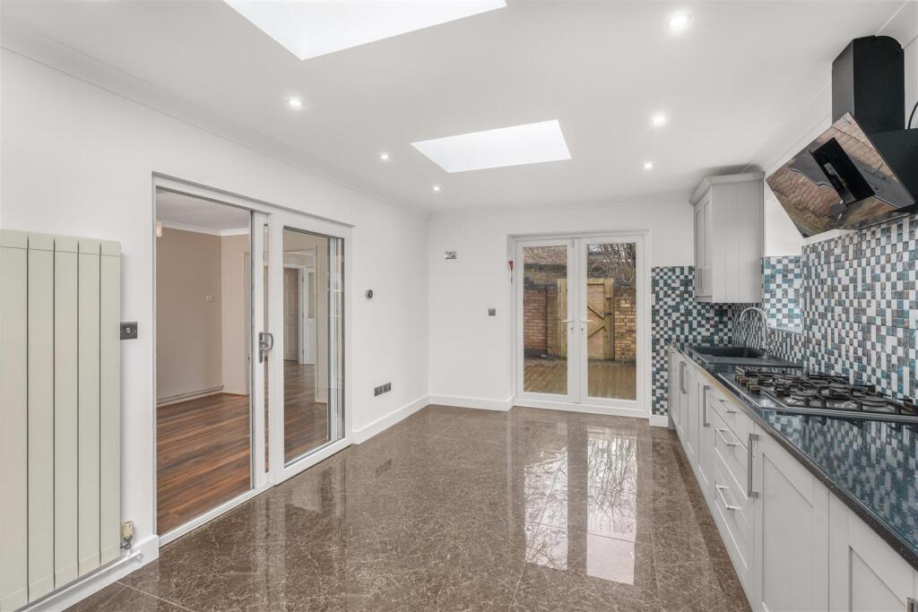 Kingfisher Drive, Banbury photo 4