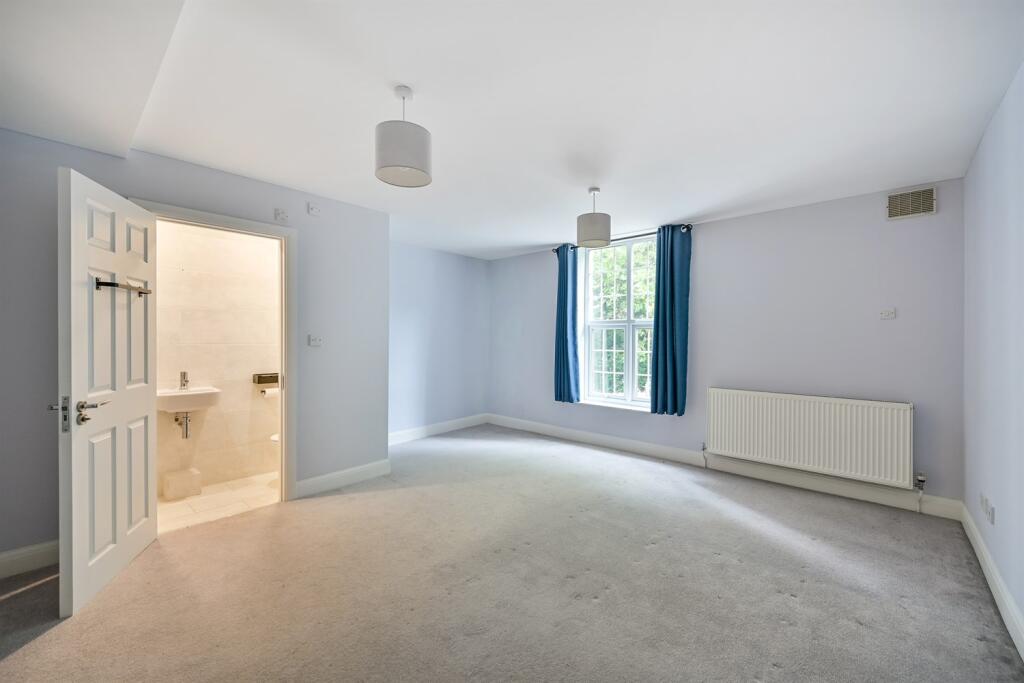 Apartment in Reading - View 4