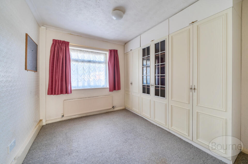 House in Waverley, Farnham - More