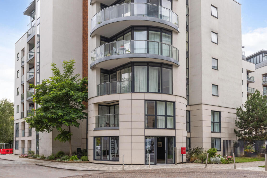 3-bed flat on Pump House Crescent, Brentford, TW8, £1,250,000