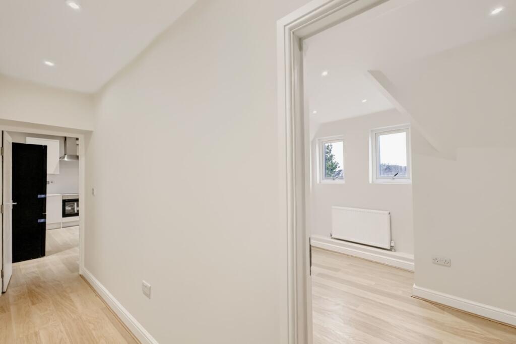 Apartment in London, Clifton Estate, Peckham - More