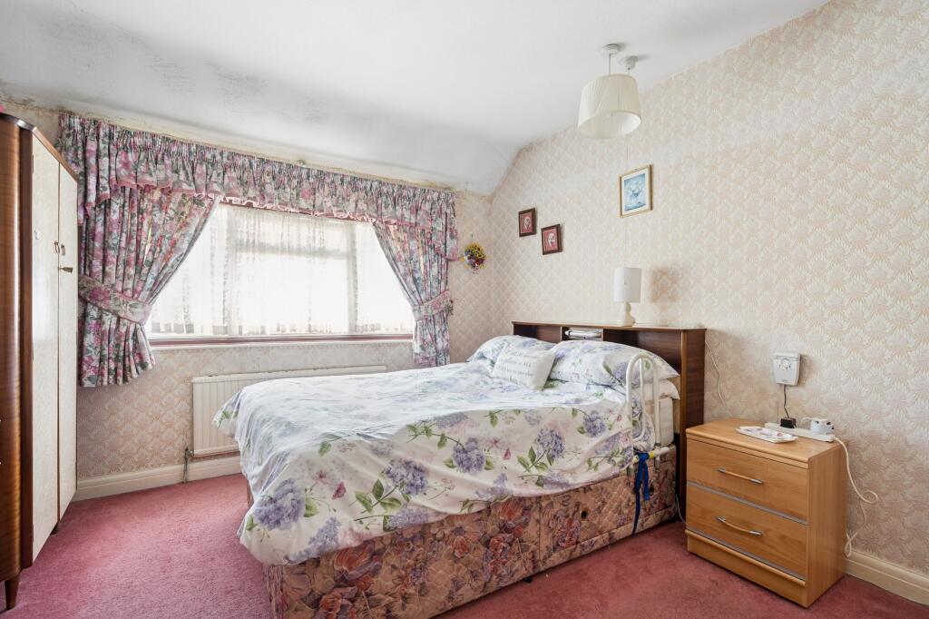 Southfield Avenue, Watford, WD24 - Lisää