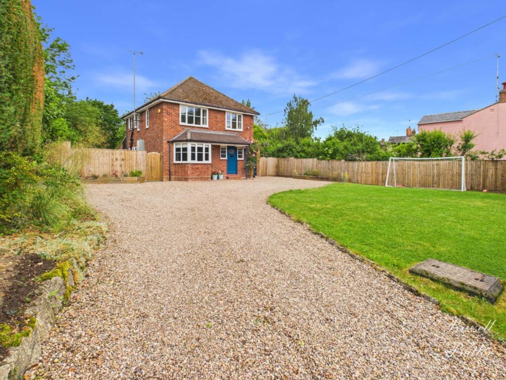 3-bed detached on Bridge Street, Thornborough, Buckingham, MK18, £595,000