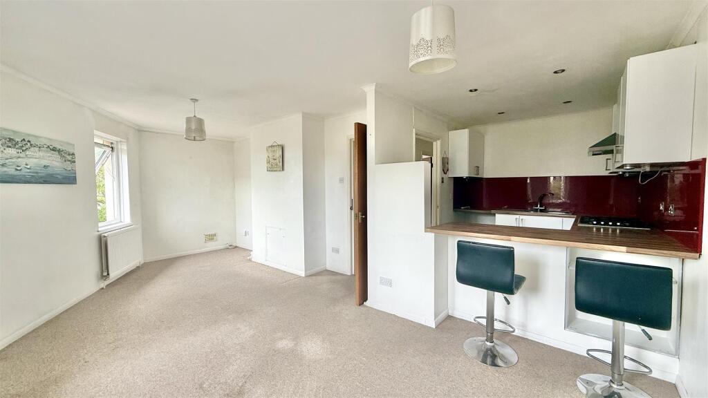 Ashton Crescent, Braunton photo 3