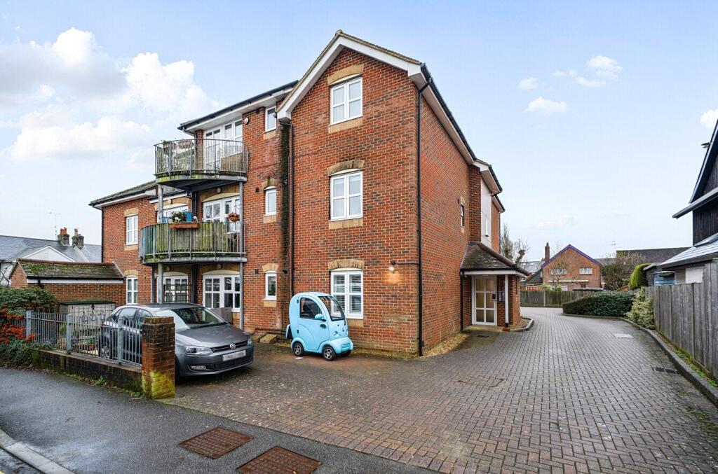 1-bed flat on Ackender Road, Alton, Hampshire, £195,000