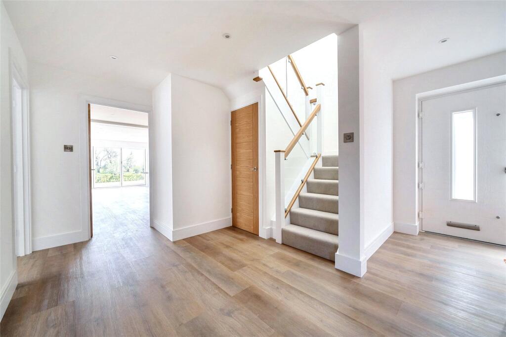 House in Gloucester - View 5