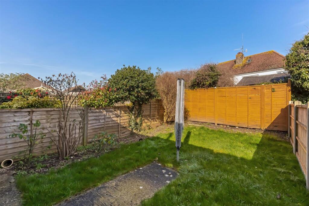 The Deneway, Lancing photo 3