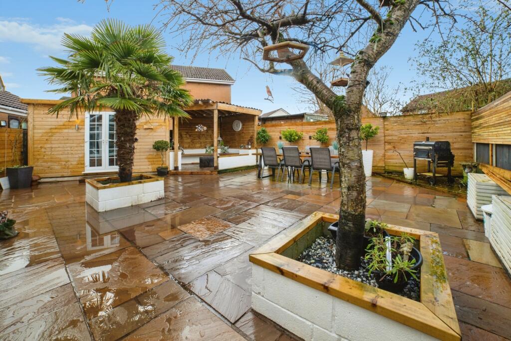 Main image of property: Hollinwell Close, Kirkby In Ashfield, Nottinghamshire, NG17