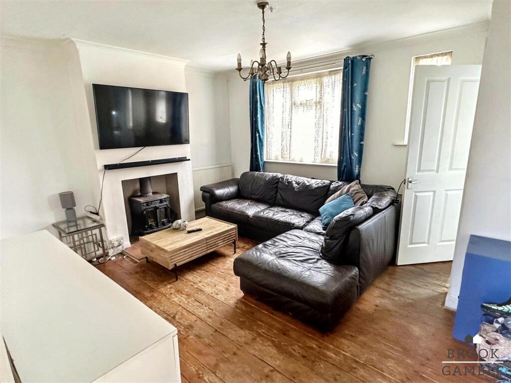 Cavalry Crescent, Eastbourne photo 3