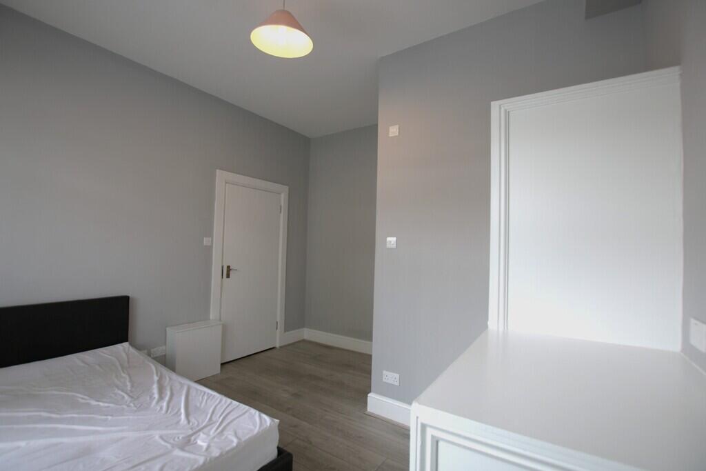 House in London - View 3