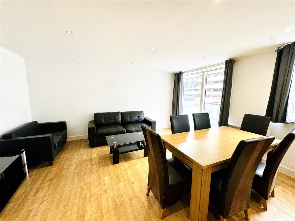 Apartment in Reading - View 2