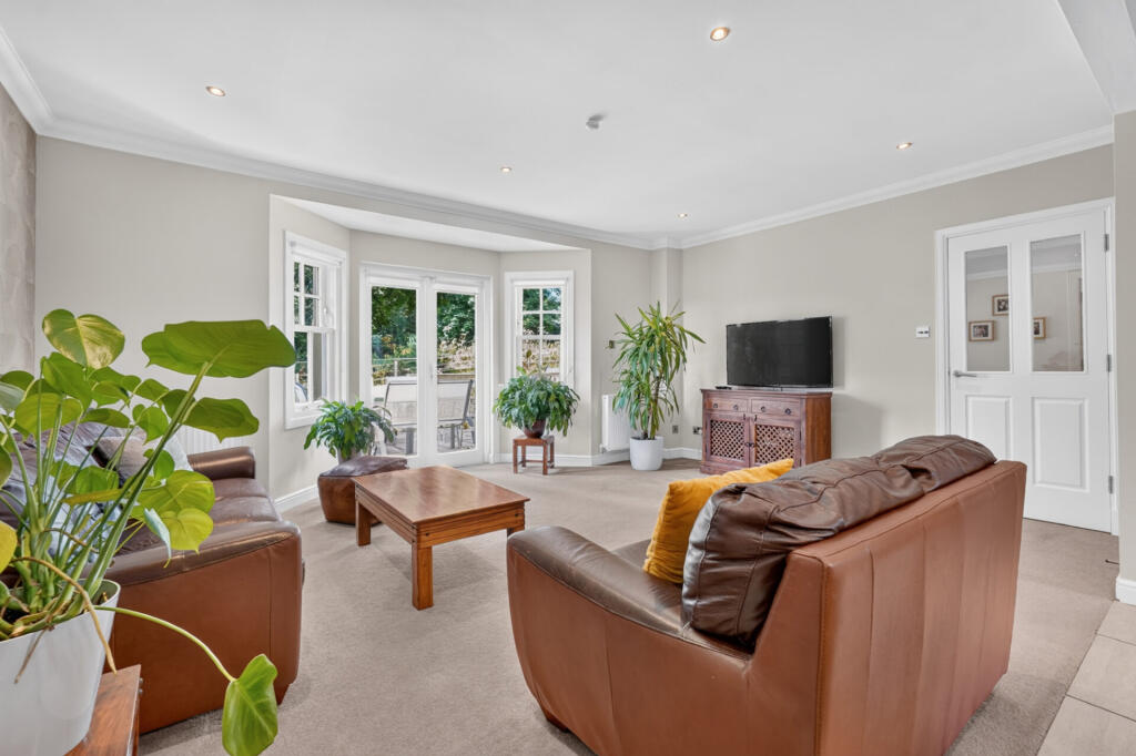 House in Kilmarnock, East Ayrshire - More