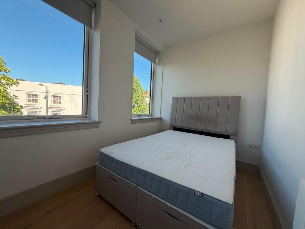 Apartment in Kingston upon Thames - View 4
