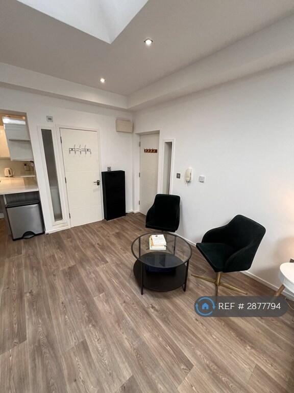 Studio flat for rent