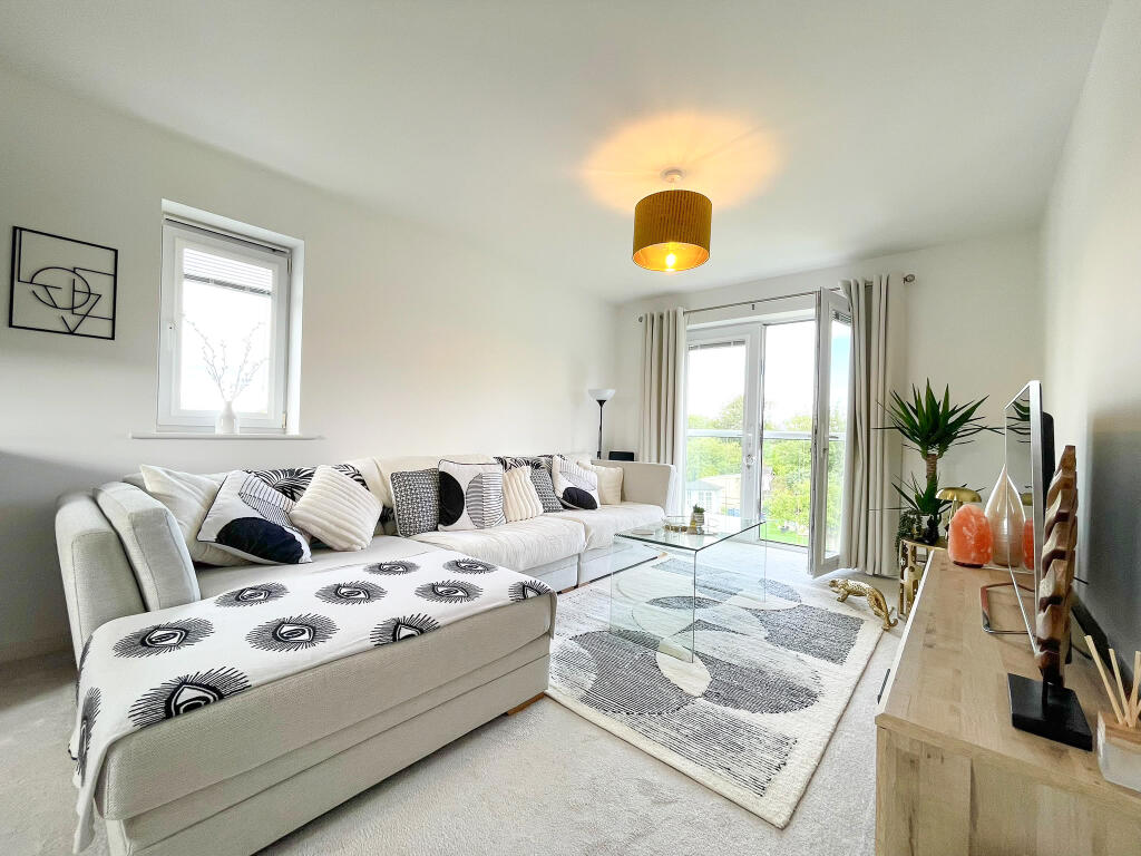 Apartment in Stockport, Greater Manchester - View 2