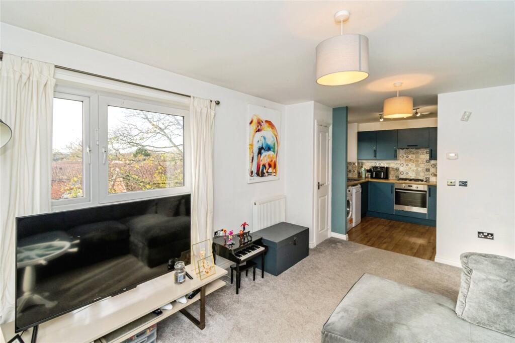 Apartment in Southampton, Maybush - View 5