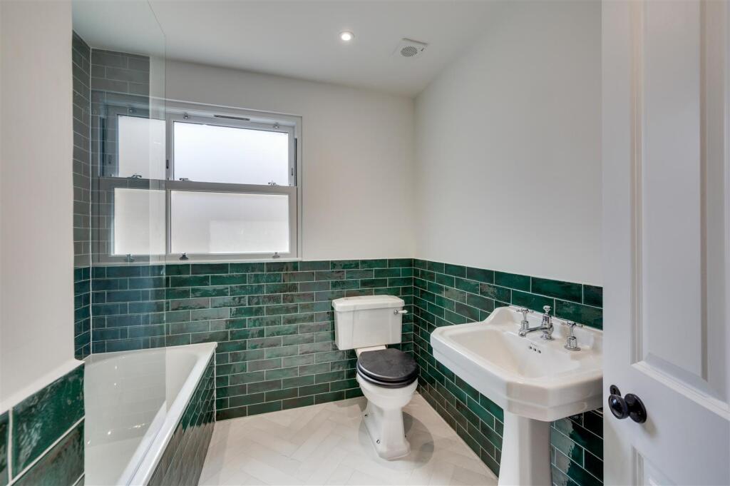 2 bedroom maisonette for rent