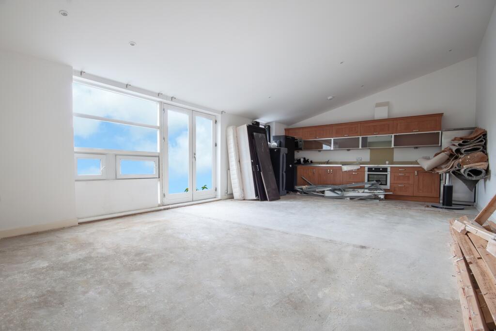 2-bed flat on Artisan Mews, Warfield Road, Kensal Rise, NW10, £515,000