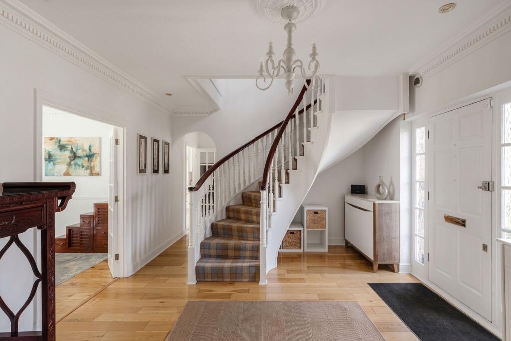 House in Croydon - View 4