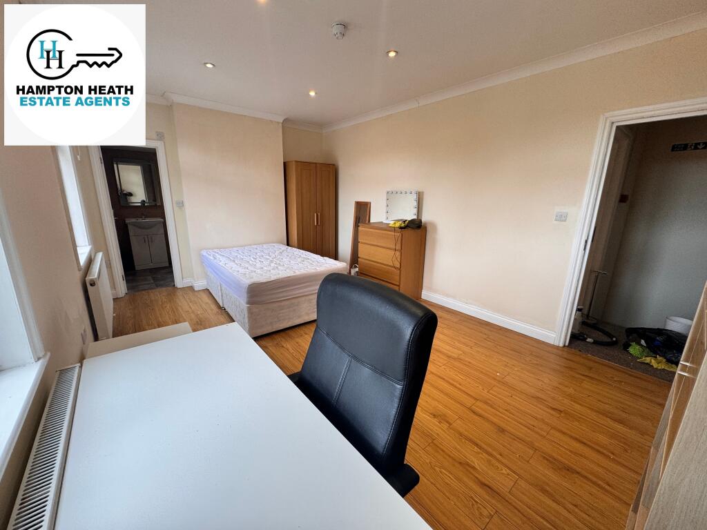 House in Twickenham - View 3