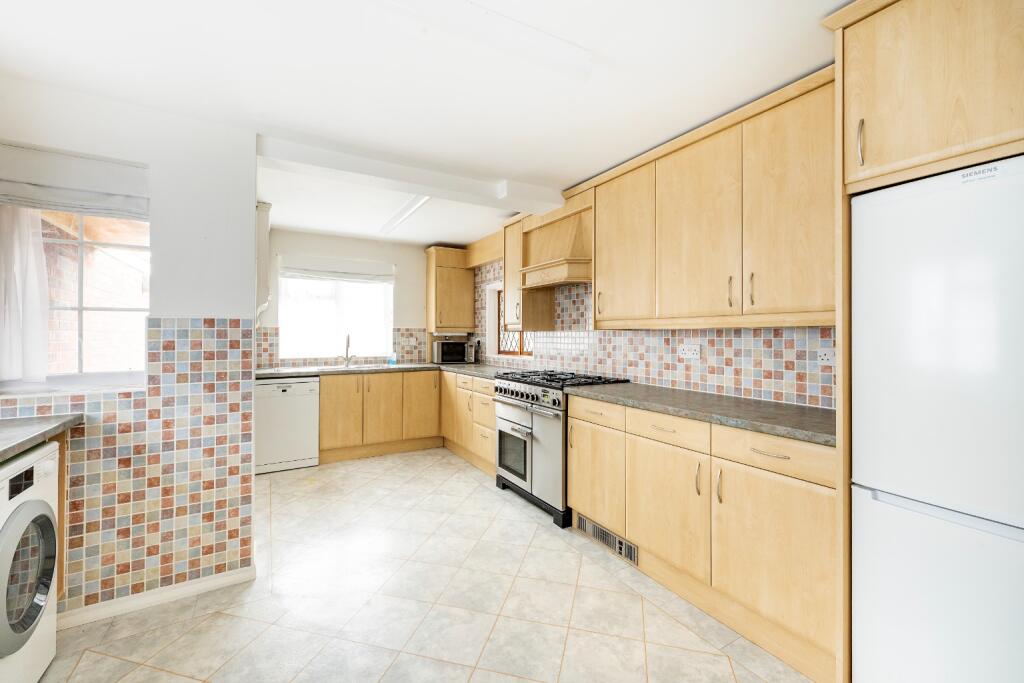Haglis Drive, Wendover, Aylesbury, Buckinghamshire, HP22 photo 2