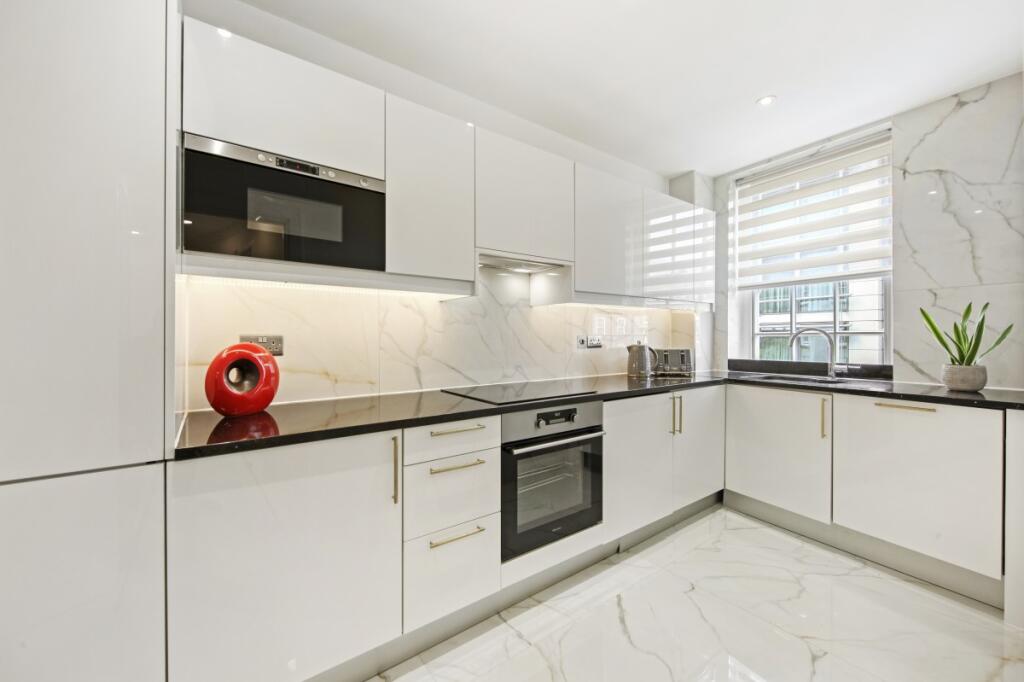 Apartment in London, City of Westminster - View 3