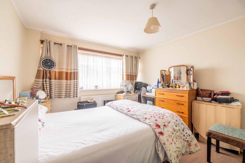 Apartment in Slough - More